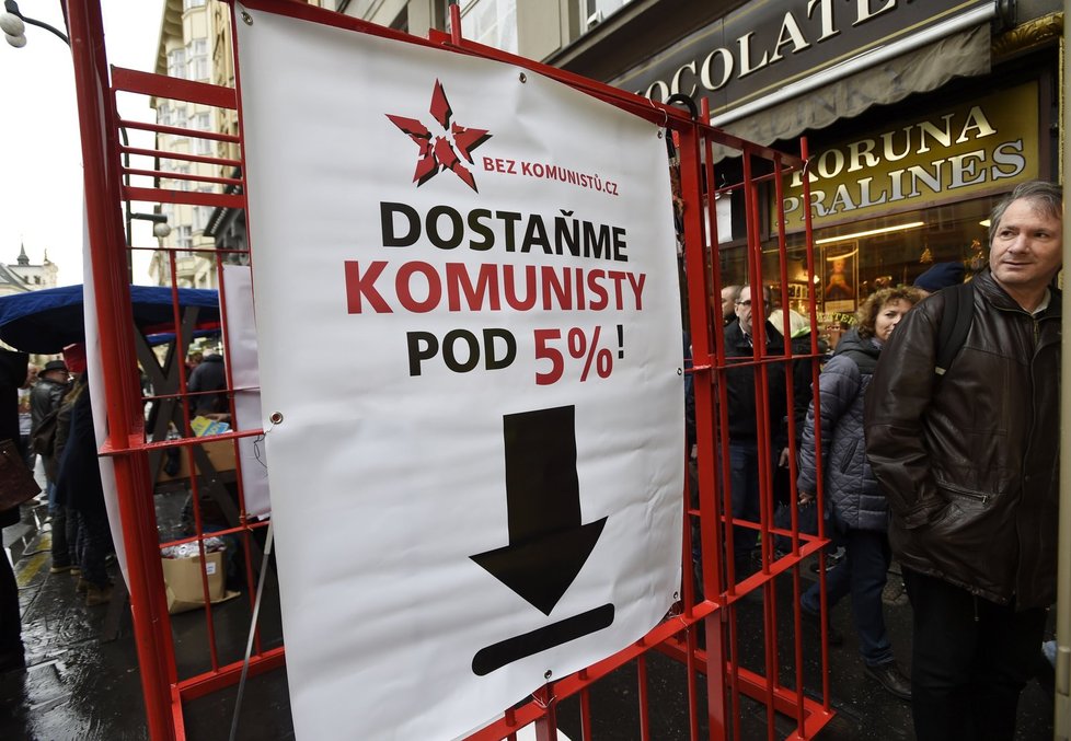 17. listopad 2015: Platforma Bez komunistů.cz uspořádala happening na Národní třídě