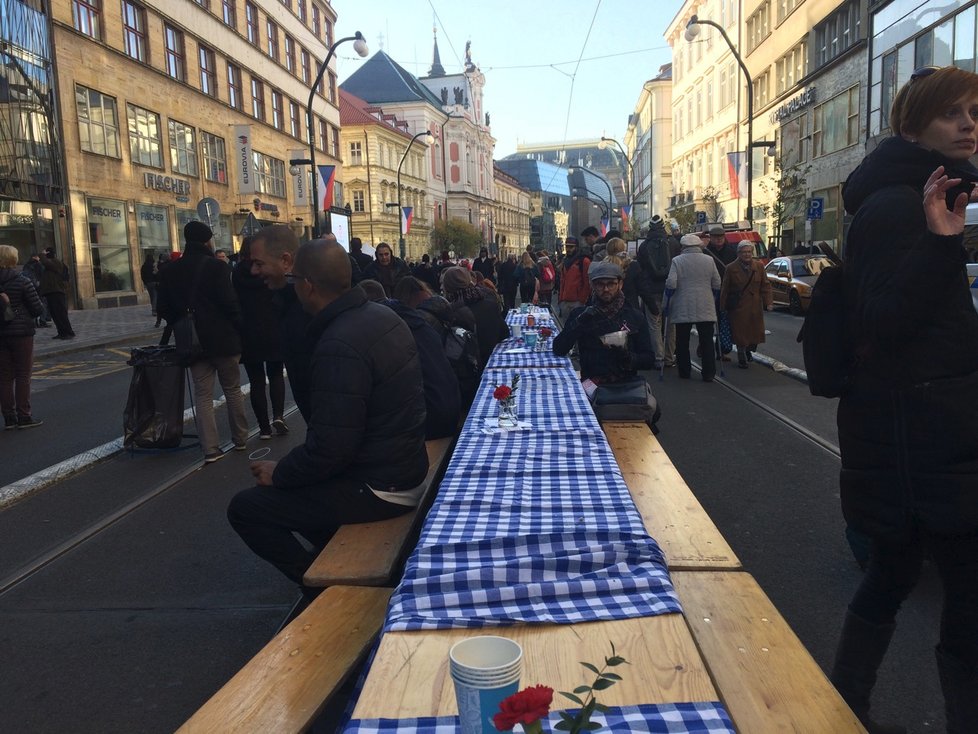 Korzo Národní: Takhle to také vypadalo 17. listopadu 2018 na Národní třídě.