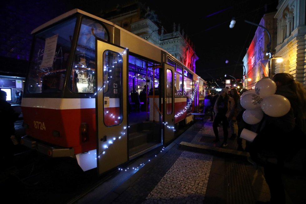 Národní třída v podvečer 30. výročí od sametové revoluce (17. 11. 2019)