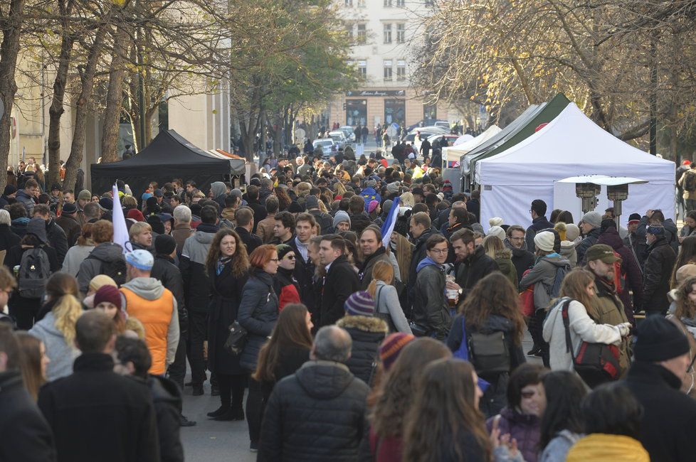 Studentská připomínka 17. listopadu na Albertově (17.11.2018)