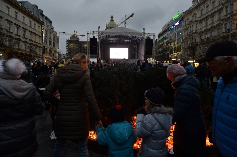 Koncert  na Václavském náměstí v rámci oslav 17. listopadu