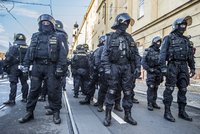 Těžkooděnci, kam se podíváš: Po útocích v Paříži česká policie přitvrdila