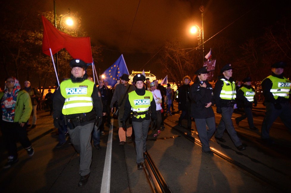 Praha v obležení: Po útocích v Paříži nechtěla policie nic nechat náhodě.