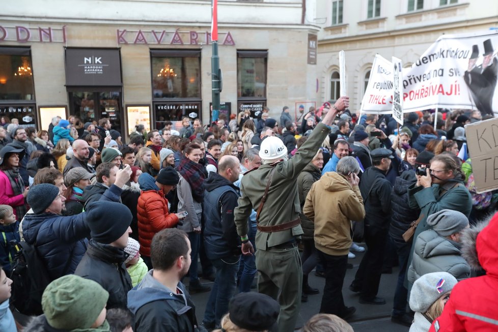 Demonstrace při výročí 17. Listopadu v Praze. (17.11.2018)