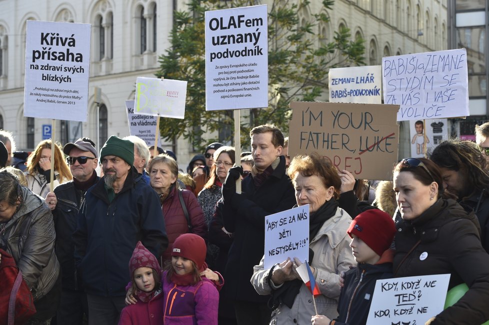 Proti Andreji Babišovi protestovali 17. listopadu 2018 i lidé v Brně