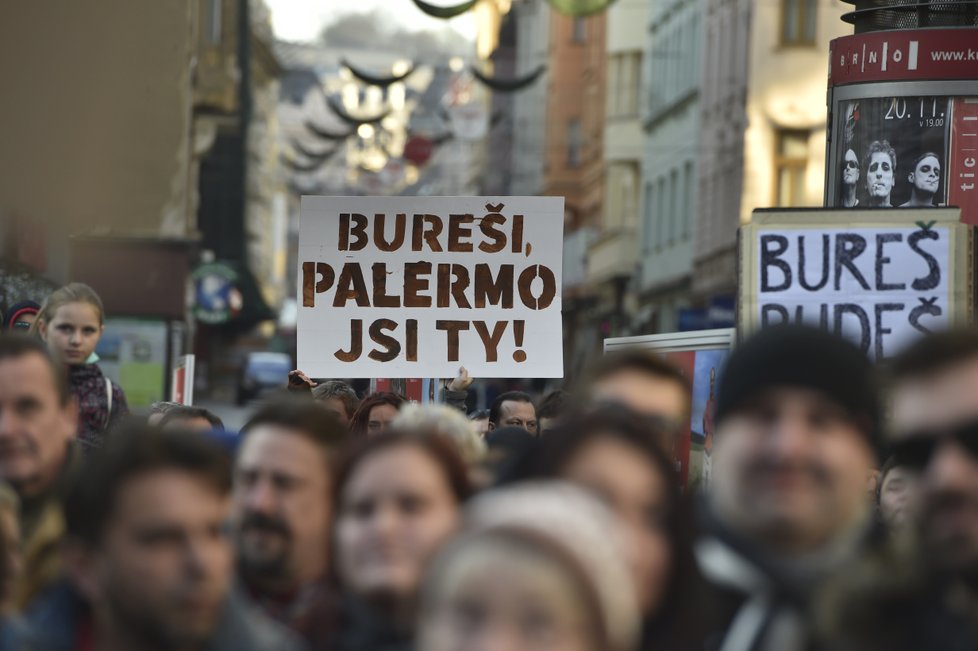 Proti Andreji Babišovi protestovali 17. listopadu 2018 i lidé v Brně.