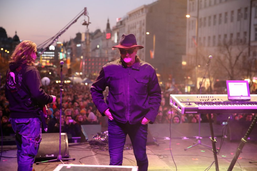 Koncert na Václavském náměstí při výročí 17. listopadu (17. 11. 2018)