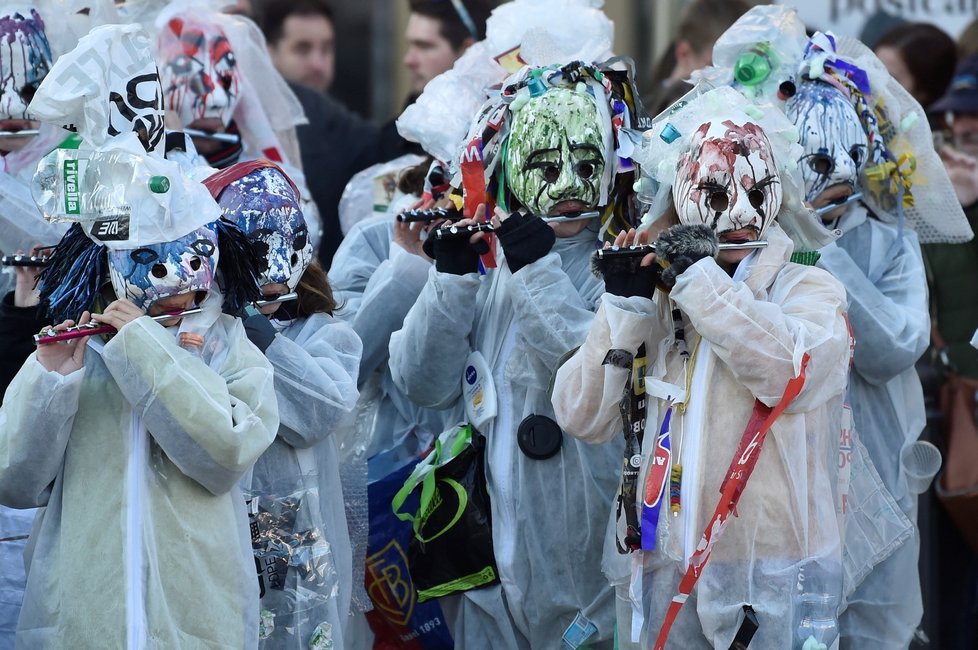Z náměstí Republiky v Praze vyšel 17. listopadu 2018 satirický karnevalový průvod masek Sametové posvícení na Kampu, Národní třídu a zpět. Akce se koná v rámci oslav svátku 17. listopadu.