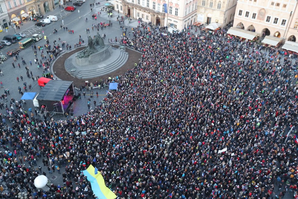 Demonstrace při výročí 17. listopadu na Staroměstském náměstí v Praze. (17.11.2018)