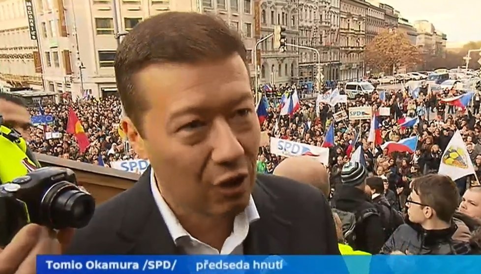 17. listopad 2015: Tomio Okamura na protestu proti islámu na Václavském náměstí