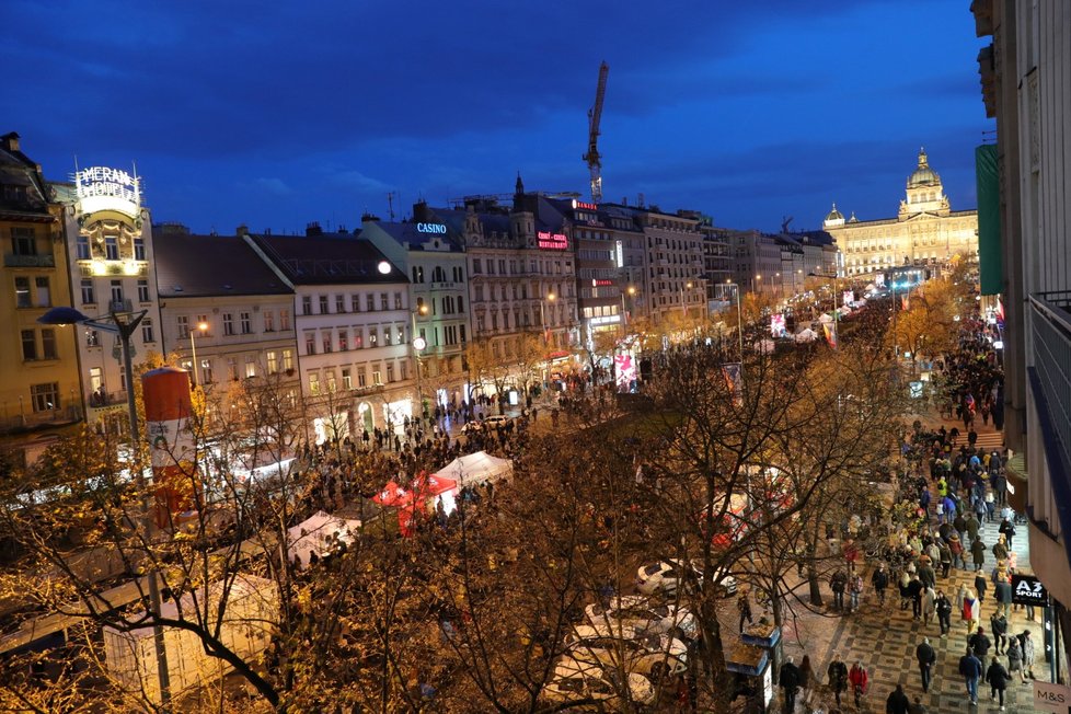 Václavské náměstí během 30. výročí sametové revoluce 17. 11. 2019