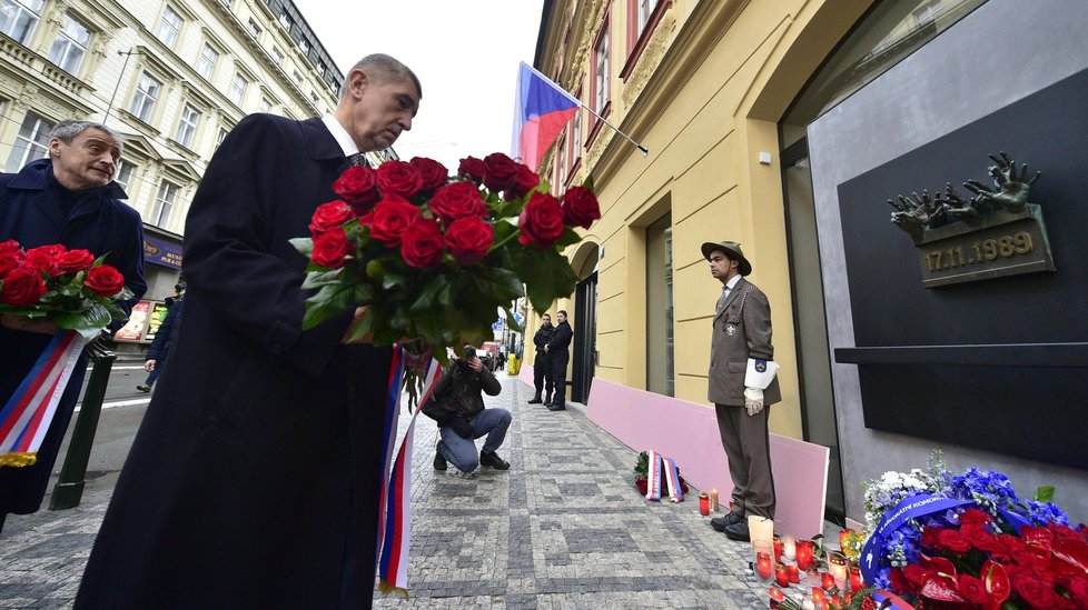 17. listopad 2016 na Národní třídě: Andrej Babiš a Martin Stropnický z ANO