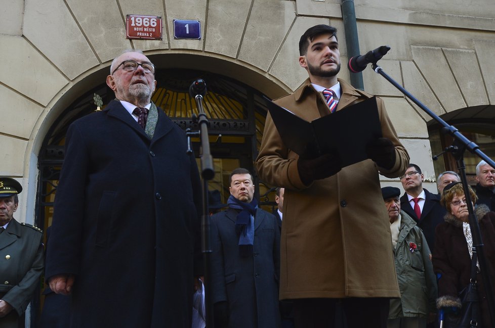 Pieta u Hlávkovy koleje k výročí dne 17. listopadu