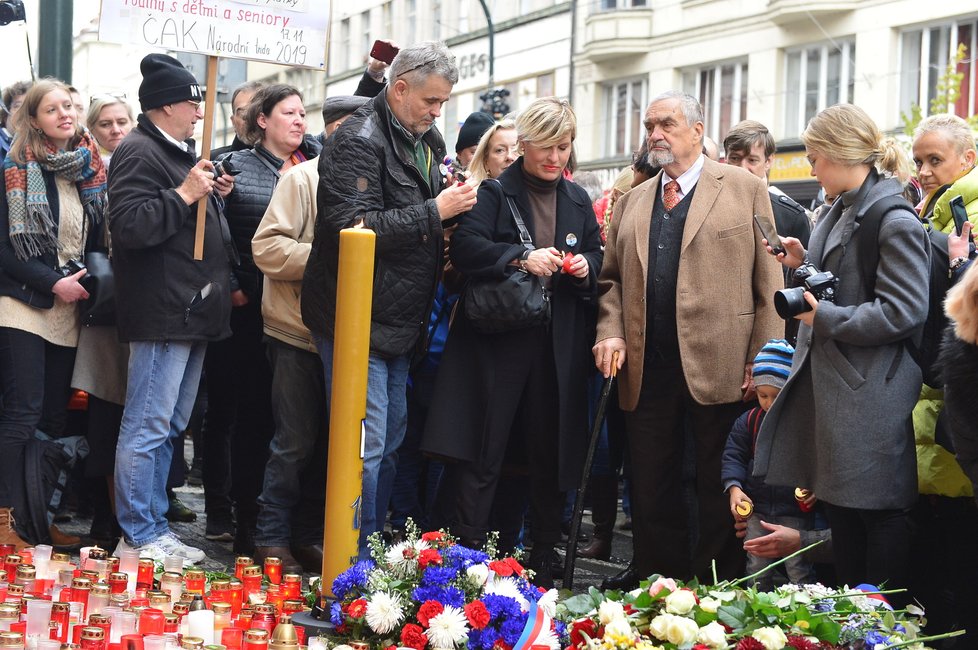 17. listopad 2019 na Národní třídě: Karel Schwarzenberg