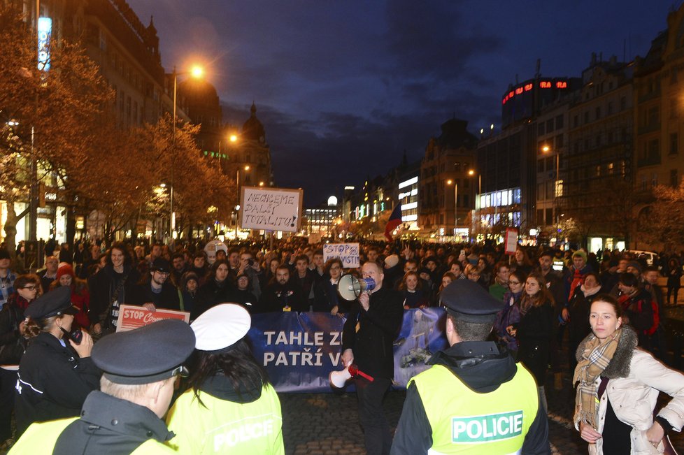 Demonstrace na Václavském náměstí 17. listopadu 2016