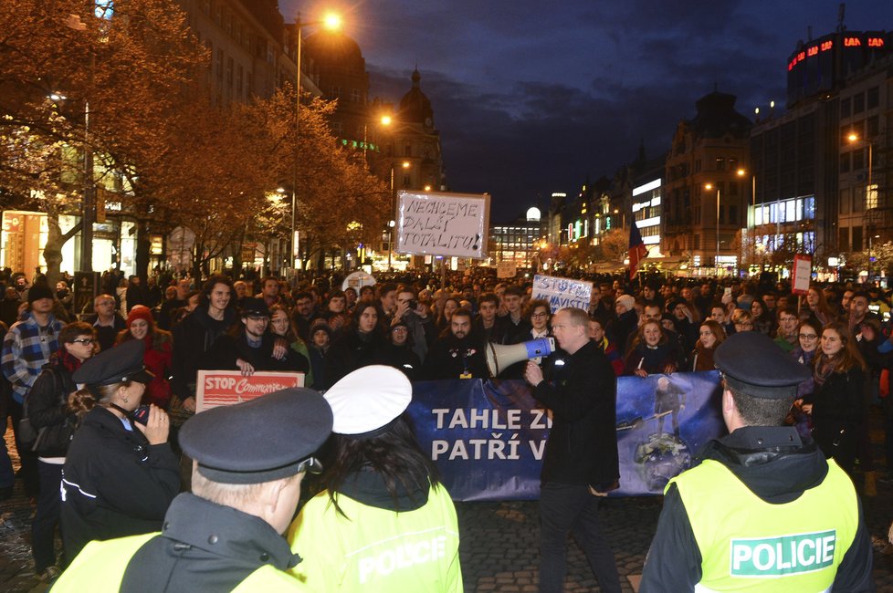 Demontrace na Václavském náměstí 17. listopadu 2016