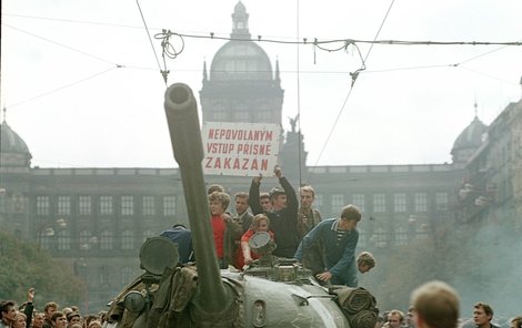 Na pražském Václavském náměstí bylo 21. srpna nejvíc rušno. Češi se s obsazením nehodlali smířit.