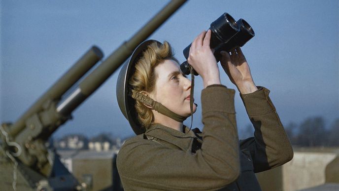 Prosinec 1942, pozorovací hlídka u protiletadlového děla. 