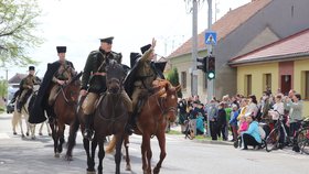 Jižní Morava si připomíná konec 2. světové války. Poukazuje na oběti lidské i zvířecí, zejména koní. Připomínkový jízda začala v Hruškách na Břeclavsku a skončí v Brně.