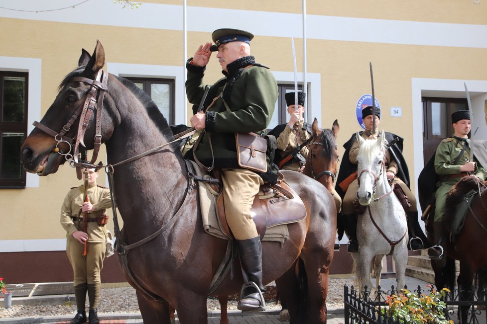 Jižní Morava si připomíná konec 2. světové války. Poukazuje na oběti lidské i zvířecí, zejména koní. Připomínkový jízda začala v Hruškách na Břeclavsku a skončí v Brně.