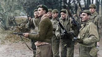 K Hitlerovi do koupelny: Druhá světová válka na kolorovaných fotografiích