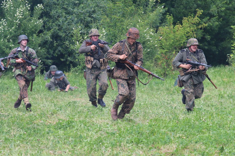 Magnetem Vlkošských dnů vojenských tradic 2017 byla ukázka bitvy z 2. světové války nazvaná Bitva o Moravu.