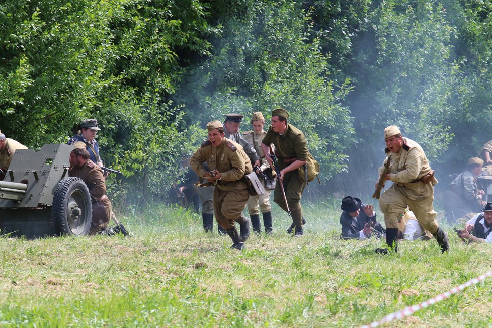 Magnetem Vlkošských dnů vojenských tradic 2017 byla ukázka bitvy z 2. světové války nazvaná Bitva o Moravu.