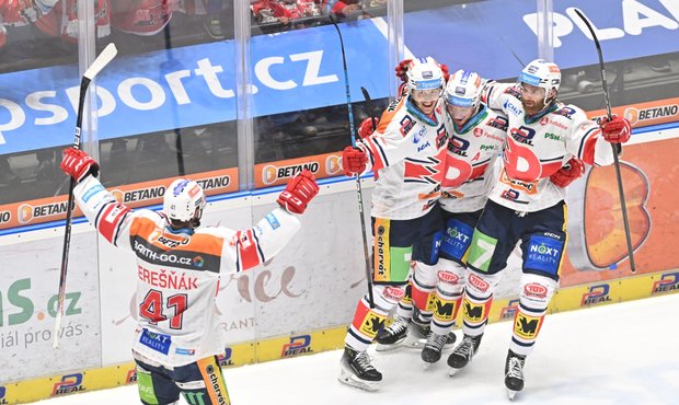 Pardubice - Třinec 3:0. Dynamo vyhnalo Kacetla z branky. Zazářil Will