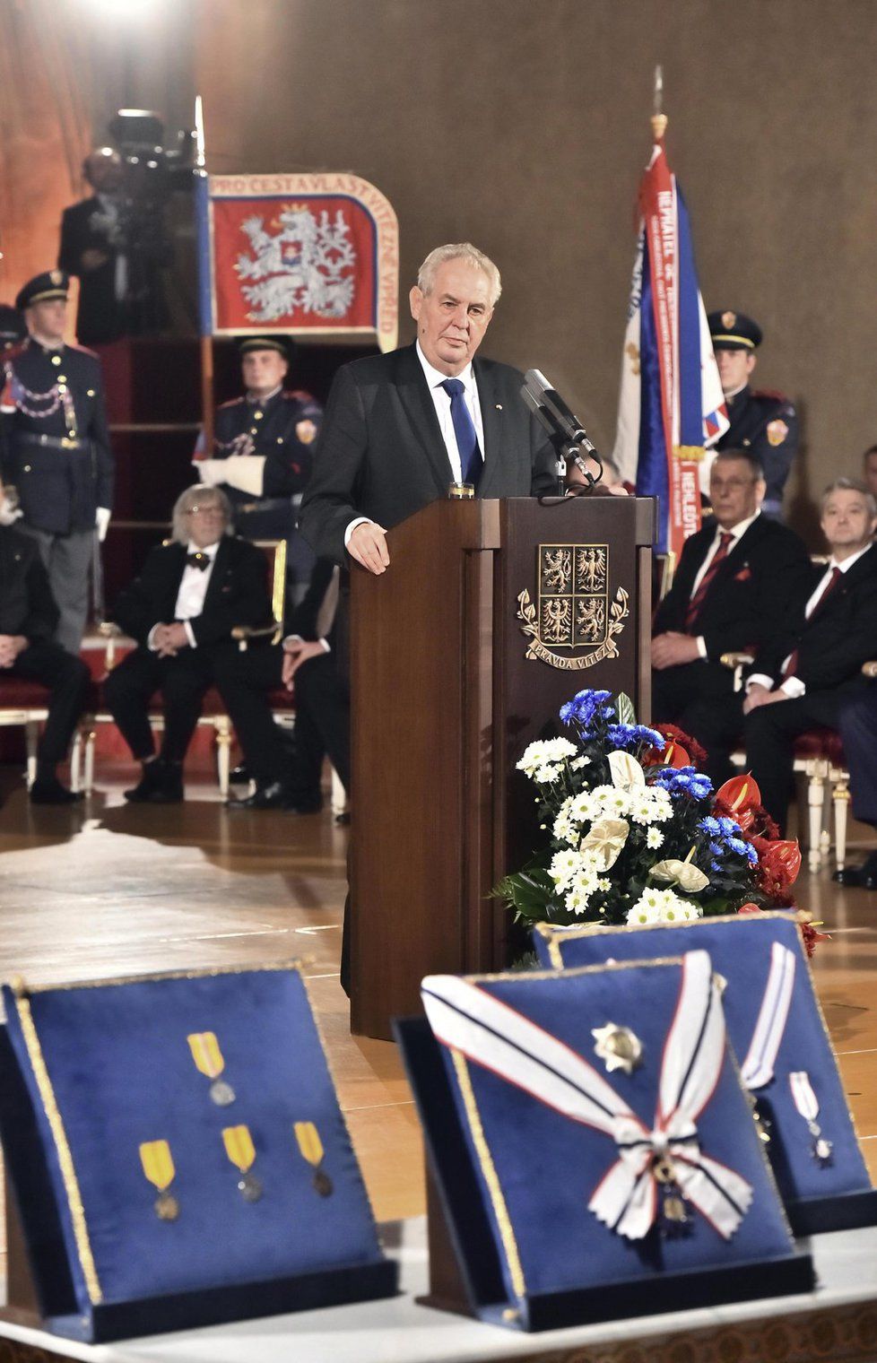 Předávání vyznamenání na Hradě: Miloš Zeman (28. 10. 2016)