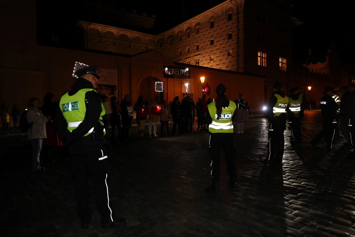 Hosté slavnostního ceremoniálu 28. října a jejich příjezd na Hrad