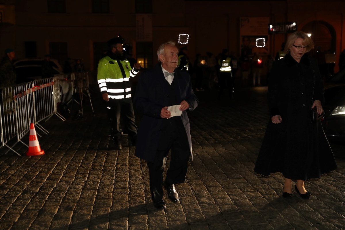 Hosté slavnostního ceremoniálu 28. října a jejich příjezd na Hrad