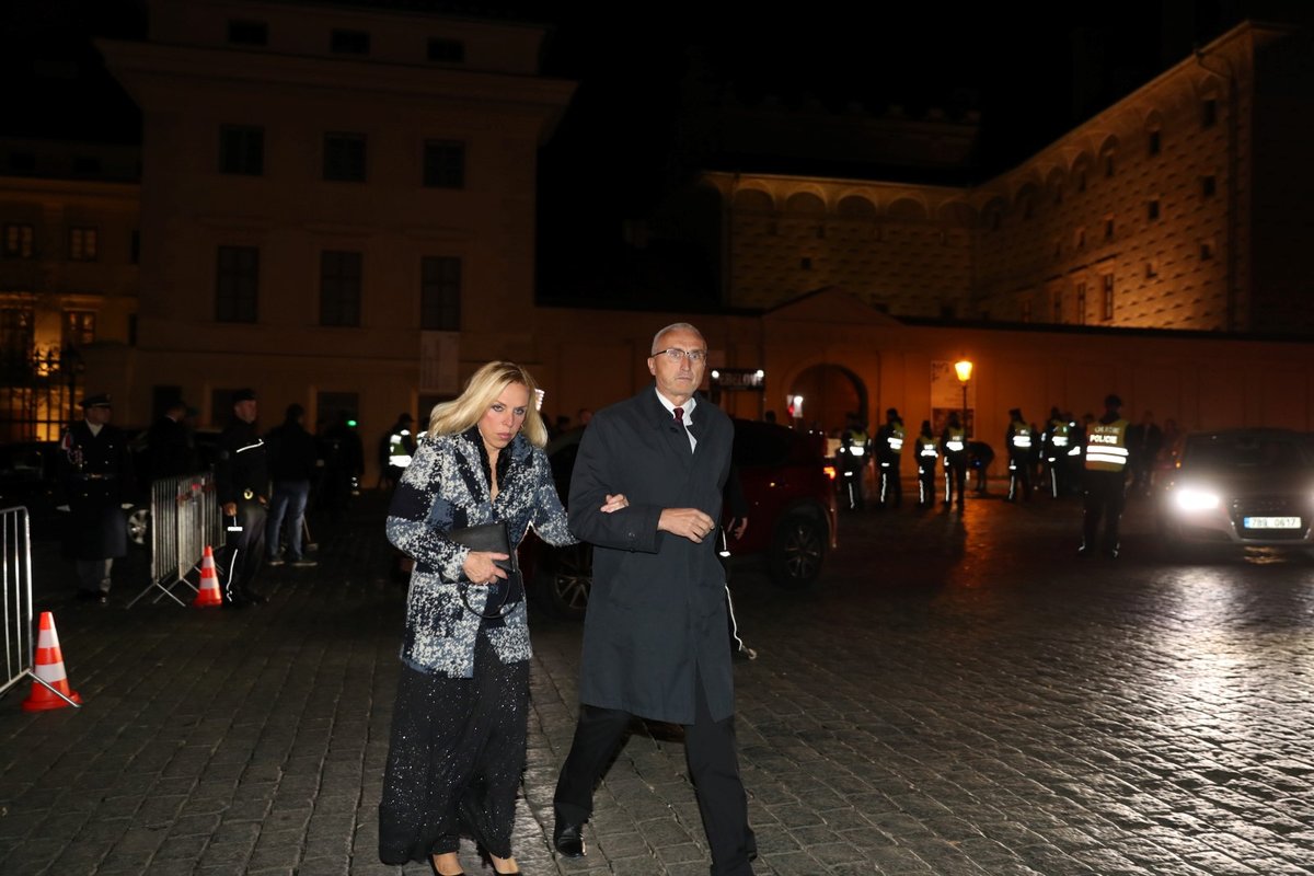 Hosté slavnostního ceremoniálu 28. října a jejich příjezd na Hrad