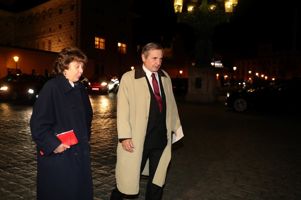 Hosté slavnostního ceremoniálu 28. října a jejich příjezd na Hrad