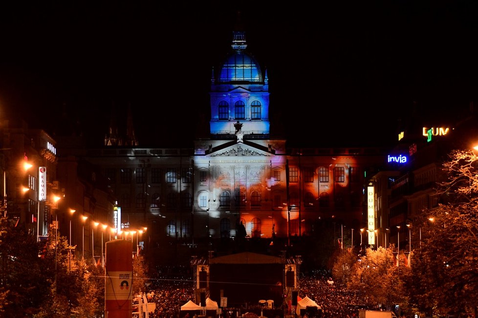 Při příležitosti oslav vzniku republiky byl 27. října 2018 na historickou budovu Národního muzea promítnout videomapping.