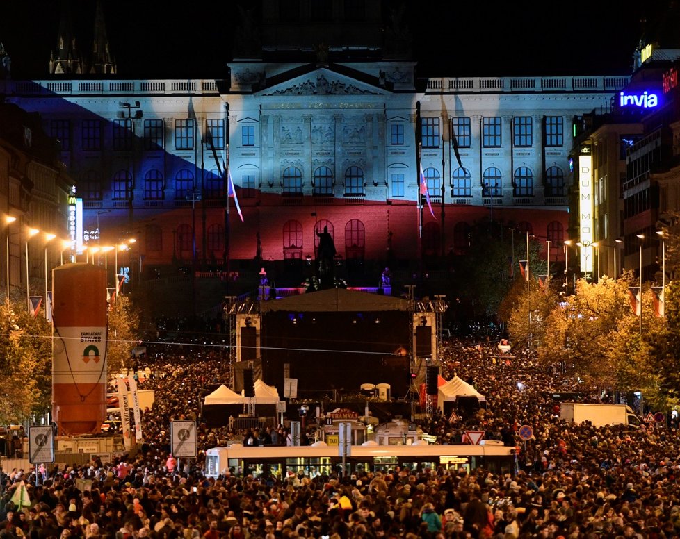 Při příležitosti oslav vzniku republiky byl 27. října 2018 na historickou budovu Národního muzea promítnout videomapping.