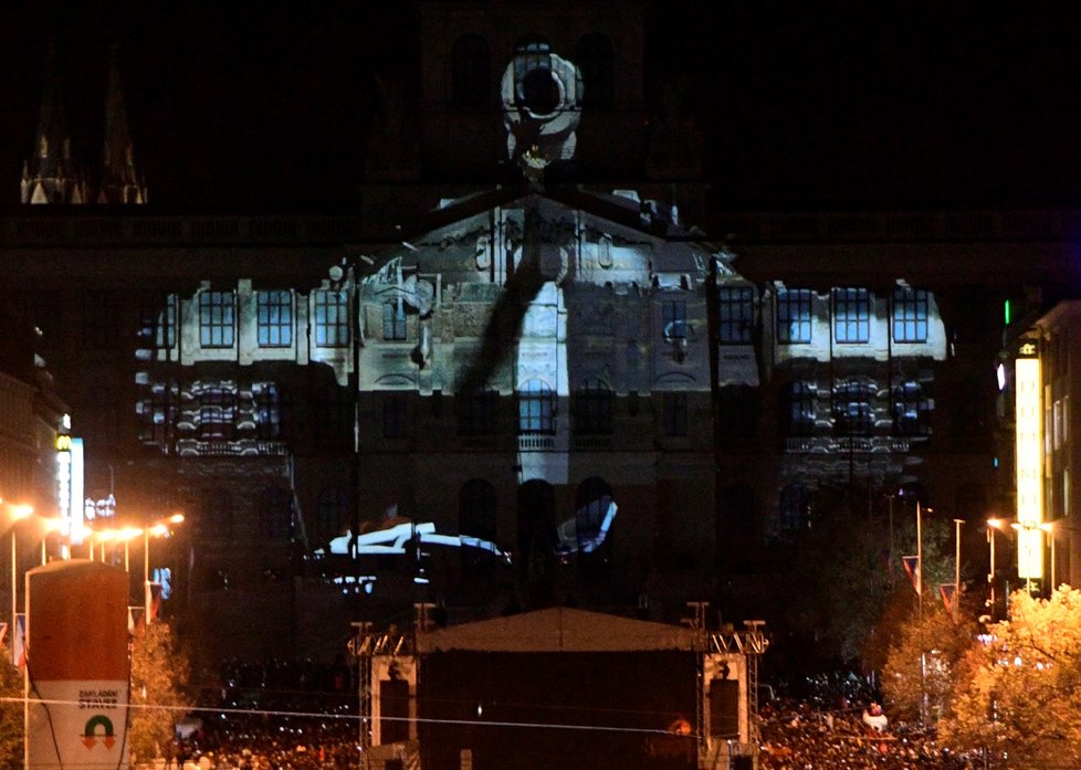 Při příležitosti oslav vzniku republiky byl 27. října 2018 na historickou budovu Národního muzea promítnout videomapping.