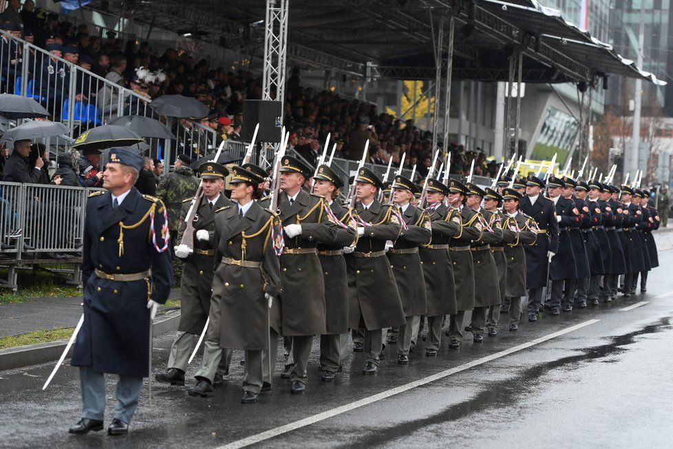 Vojenská přehlídka k 28. říjnu