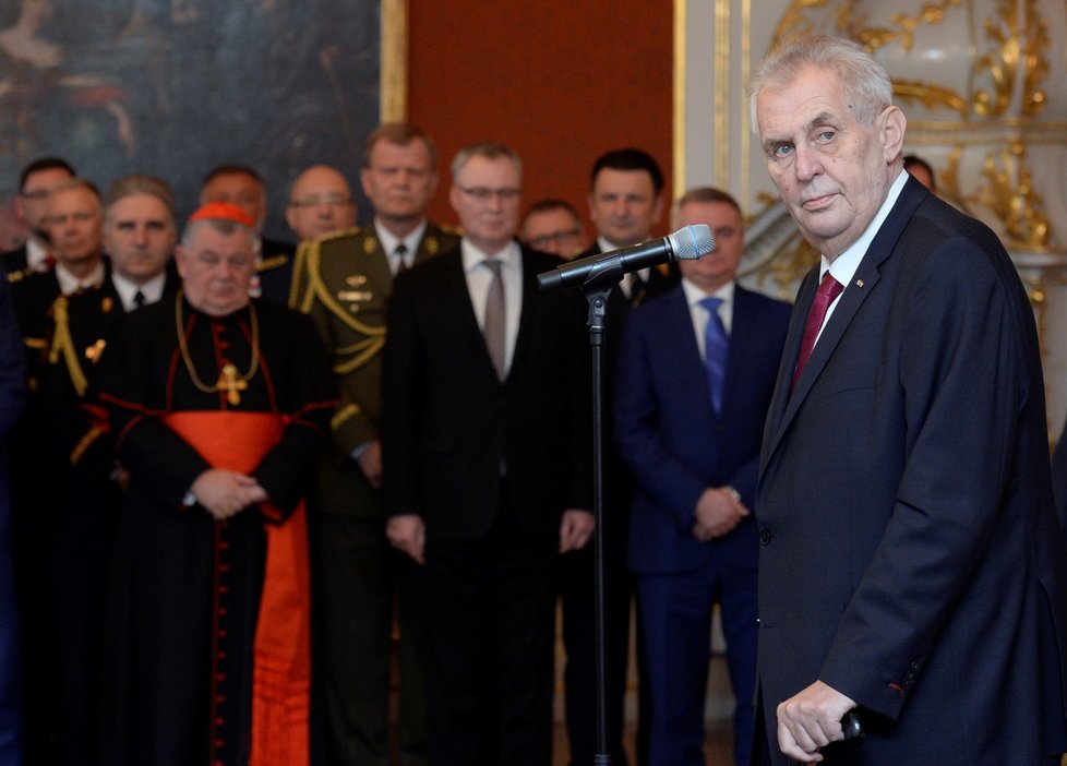 Prezident Miloš Zeman 28. října při příležitosti státního svátku jmenoval na Pražském hradě osm nových generálů.