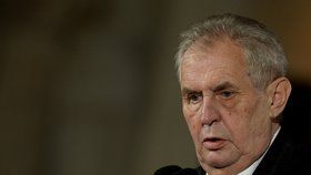 Miloš Zeman podepsal navýšení platů vrcholných politiků o devět procent