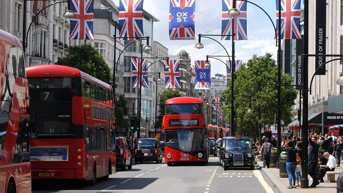 Dopravní špička na londýnské Oxford Street Dopravní špička na londýnské Oxford Street