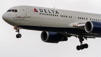 Výpadek systémů Delta Air Lines postihl polovinu jejích letů Výpadek systémů Delta Air Lines postihl polovinu jejích letů
