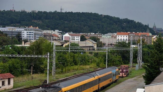 Pohled do oblasti na Knížecí od Smíchovského nádraží Pohled do oblasti na Knížecí od Smíchovského nádraží