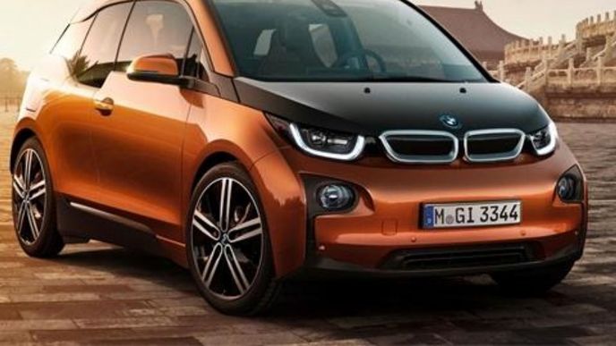 Elektromobily zaparkují v pražských modrých zónách skoro zadarmo Elektromobily zaparkují v pražských modrých zónách skoro zadarmo