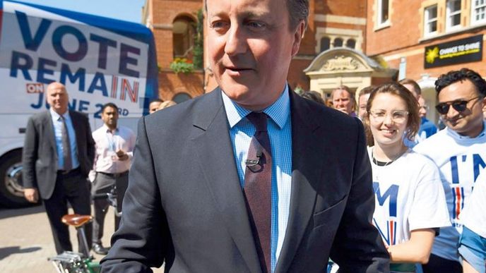 Premiér David Cameron nechce z EU. Brexit by podle něj mohl ohrozit mír v Evropě. Upozorňuje
také, že by britská libra dále padala. Britské ministerstvo financí spočítalo, že brexit by mohl
způsobit okamžitý pád hodnoty britské libry o 12 procent. Premiér David Cameron nechce z EU. Brexit by podle něj mohl ohrozit mír v Evropě. Upozorňuje
také, že by britská libra dále padala. Britské ministerstvo financí spočítalo, že brexit by mohl
způsobit okamžitý pád hodnoty britské libry o 12 procent.