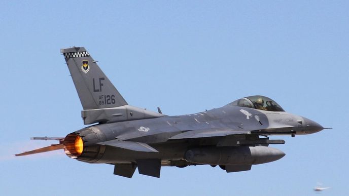 Americká stíhačka F-16 Americká stíhačka F-16