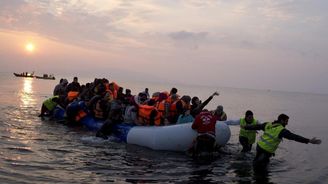 Středomoří je plné migrantů, počítá se s 300 tisíci lidmi Středomoří je plné migrantů, počítá se s 300 tisíci lidmi