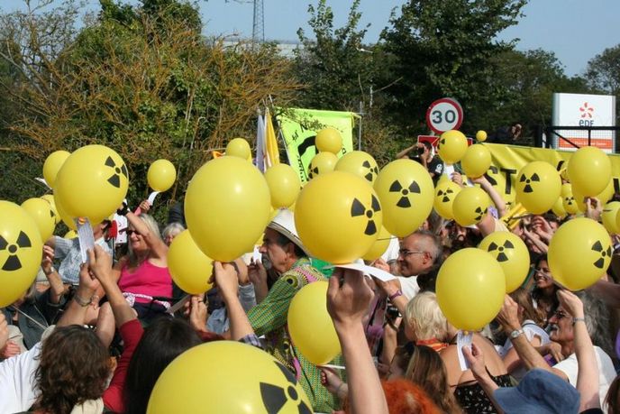 Protesty v Hinkley Point Protesty v Hinkley Point