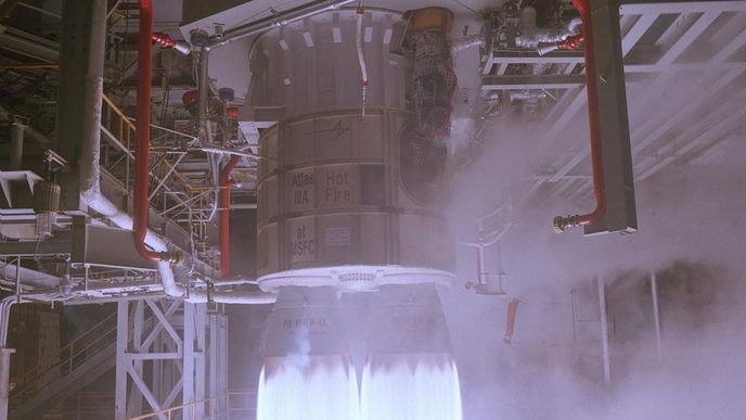 Raketový motor RD-180 při jednom z testů NASA Raketový motor RD-180 při jednom z testů NASA