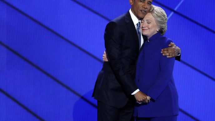 Barack Obama a Hillary Clintonová na sjezdu Demokratů (27. července 2016) Barack Obama a Hillary Clintonová na sjezdu Demokratů (27. července 2016)