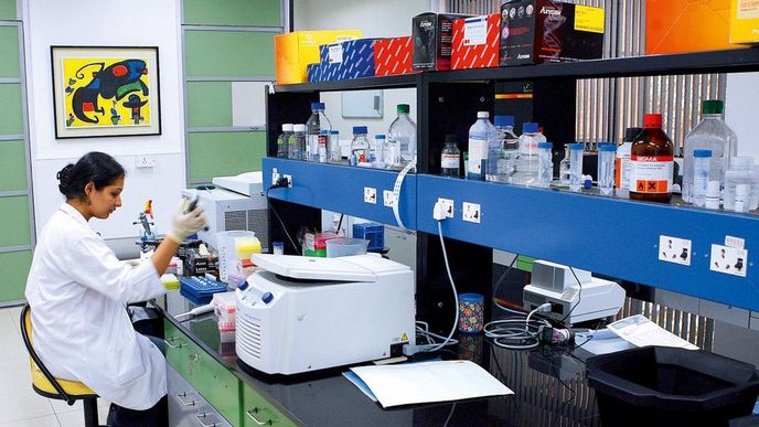drahé šetření. Nejen výrobní firmy, které chtěly ušetřit, se v minulosti přesouvaly hromadně do Indie. Zamířily sem i farmaceutické firmy, jejichž cílem bylo snížit náklady při ověřování svých léků. Nyní se ukazuje, že je to ve skutečnosti může vyjít mnohem dráž. drahé šetření. Nejen výrobní firmy, které chtěly ušetřit, se v minulosti přesouvaly hromadně do Indie. Zamířily sem i farmaceutické firmy, jejichž cílem bylo snížit náklady při ověřování svých léků. Nyní se ukazuje, že je to ve skutečnosti může vyjít mnohem dráž.